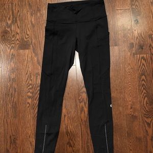 Black size 6 LuLu cropped leggings